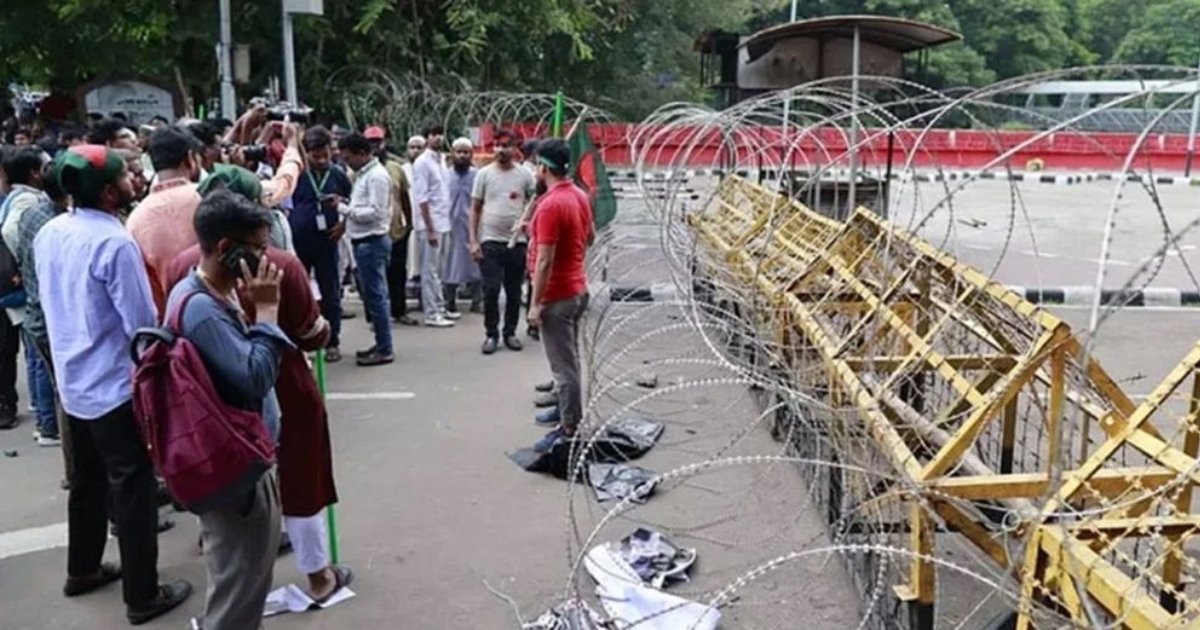 ছদ্মবেশে ধানমন্ডি ৩২-এ যাওয়ার পরিকল্পনা আ.লীগ নেতাকর্মীদের, সতর্ক পুলিশ