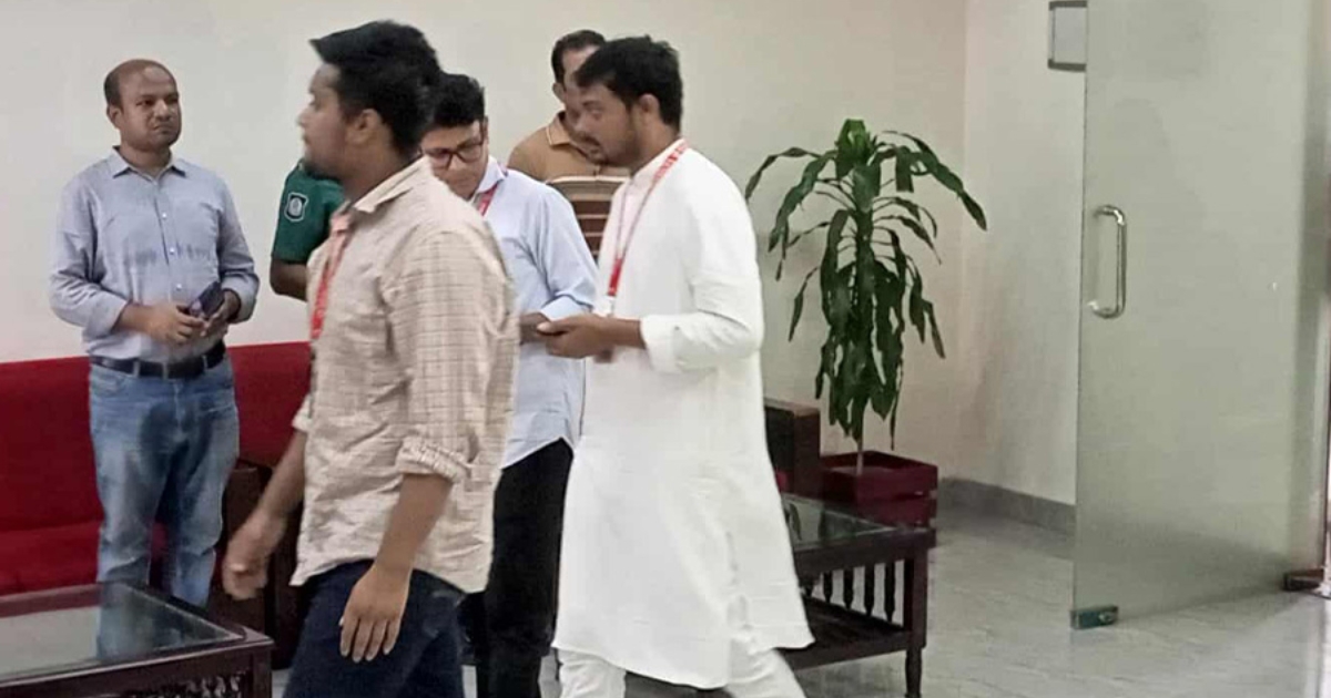 ইসিতে সিইসির সঙ্গে দেখা করতে গেলেন হাসনাত-নাসীরুদ্দীন