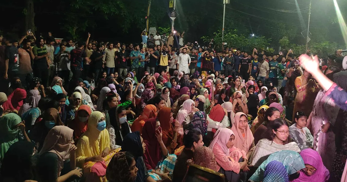 ঢাকা বিশ্ববিদ্যালয় হলে প্রকাশ্য ও গুপ্ত রাজনীতি বন্ধ ঘোষণা