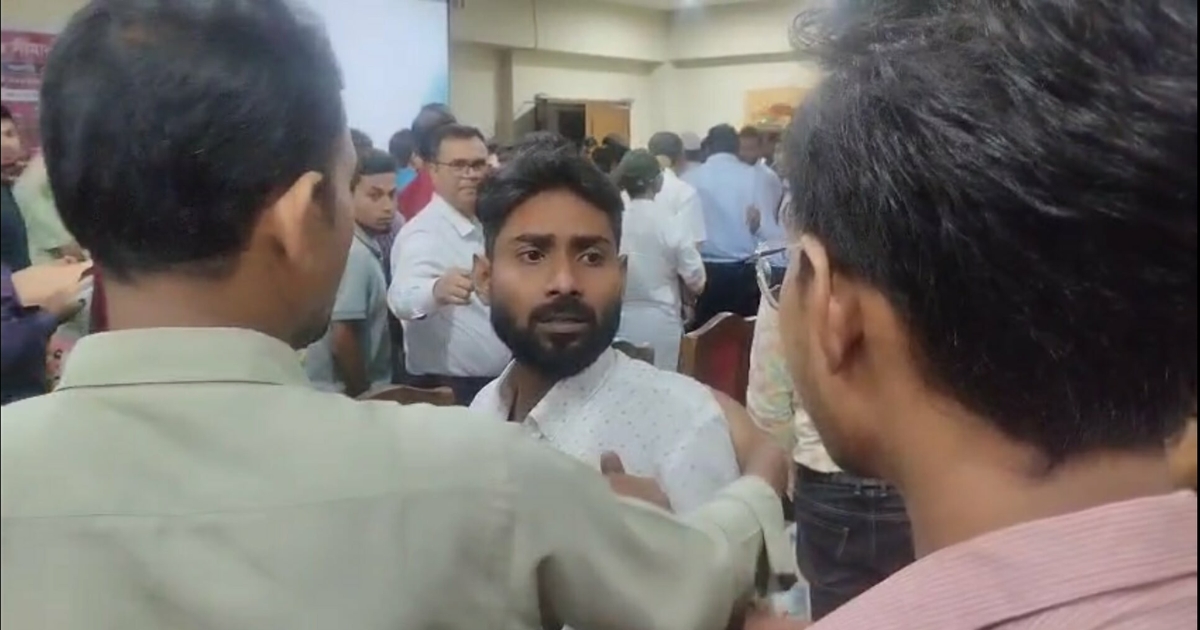 সাংবাদিকদের মারার হুমকি দেওয়া ছাত্রদল নেতাকে কারণ দর্শানোর নোটিশ