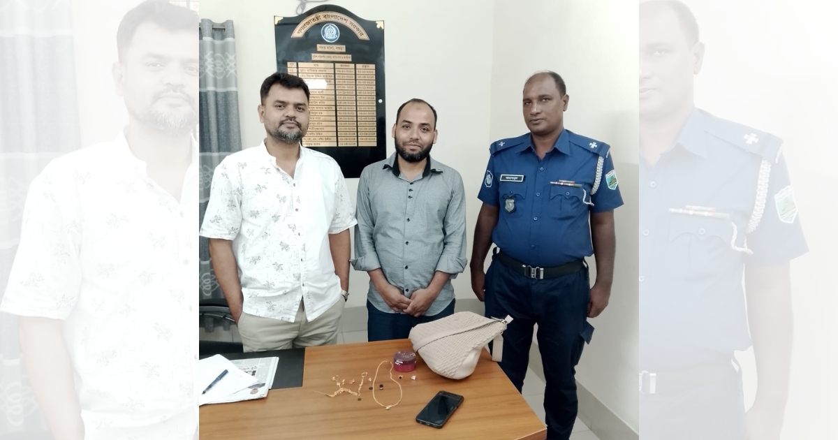 হারানো স্বর্ণালংকার-মোবাইল মালিকের হাতে ফিরিয়ে দিল বগুড়া পুলিশ