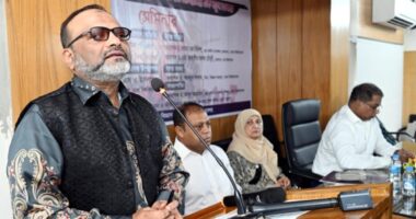 কাদা ছোড়াছুড়ি না করে সবাইকে ঐক্যবদ্ধ থাকতে হবে : ঢাবি উপাচার্য