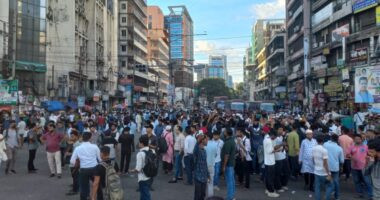 জাপা নিষিদ্ধসহ তিন দফা দাবিতে গণঅধিকার পরিষদের সড়ক অবরোধ