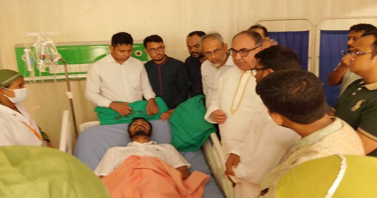 আহত নুরকে দেখতে হাসপাতালে গেলেন বিএনপি নেতা মির্জা আব্বাস