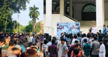 এলইডি স্ক্রিনে সরাসরি দেখানো হচ্ছে ডাকসুর ভোট গণনা