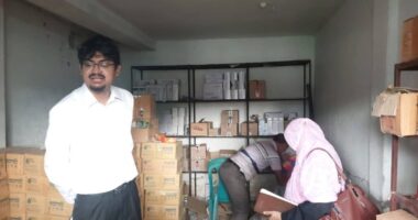 ঘাটাইলে চৈতী ট্রেডার্সের ৪০ হাজার টাকা জরিমানা করে ভ্রাম্যমাণ আদালত