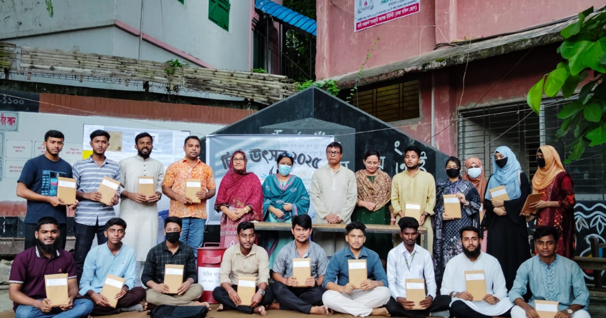 কবিয়াল সাহিত্য পরিষদের উদ্যোগে সেরা চিঠি লেখকদের পুরস্কার বিতরণ