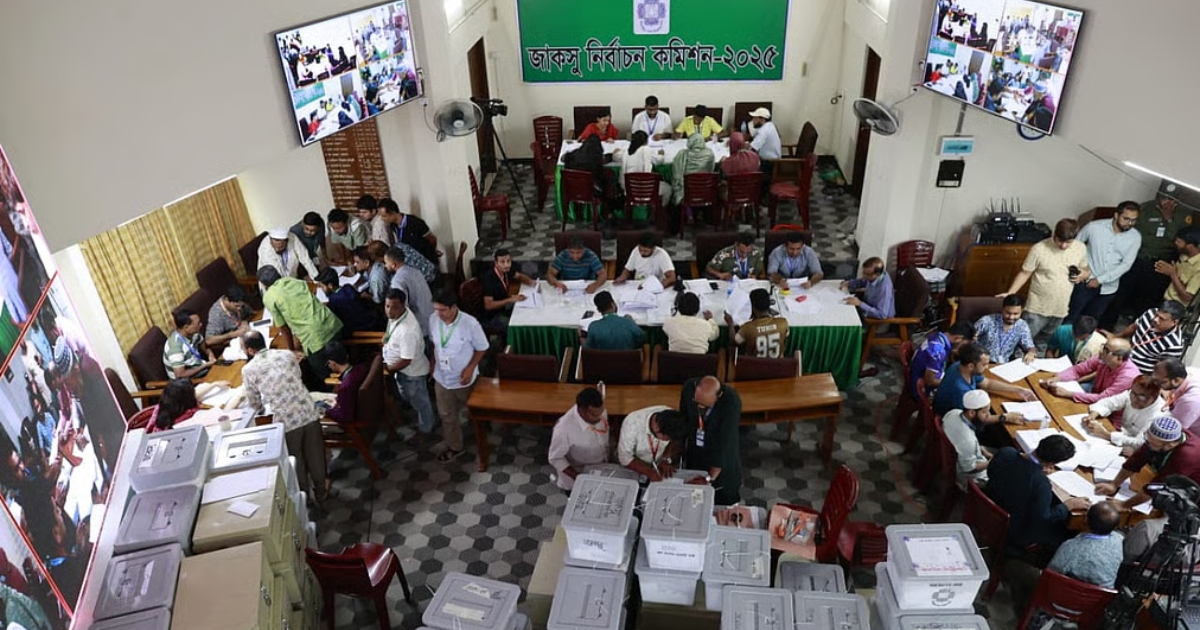 জাকসু নির্বাচনে রাতেই ফল ঘোষণা, হাতে ভোট গণনায় ধীরগতি