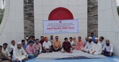 হুমকি-অত্যাচারের প্রতিবাদে কেবি কলেজে শিক্ষকদের আমরণ অনশন