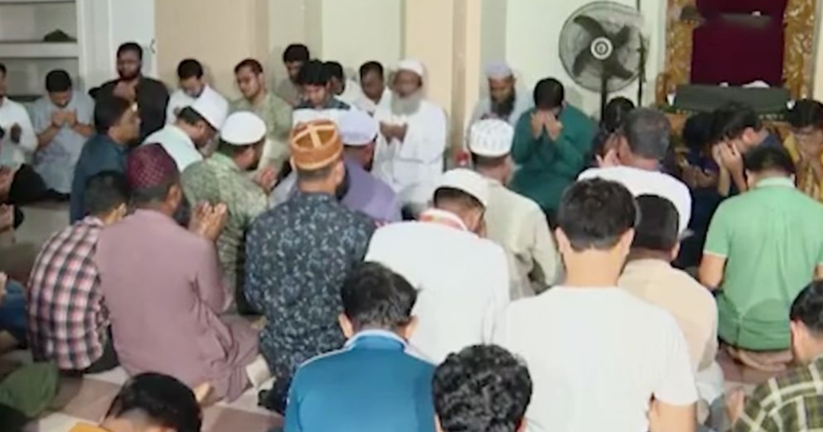 শিবিরের অভাবনীয় জয়, জাবি কেন্দ্রীয় মসজিদে শুকরানা নামাজ আদায়