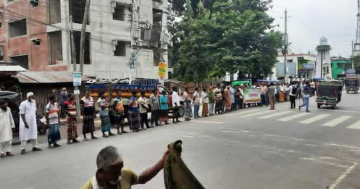 মেহেরপুরে পানি নিষ্কাশনের দাবিতে কৃষকদের মানববন্ধন