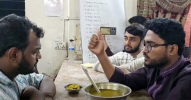 দায়িত্ব পেয়েই ক্যাফেটেরিয়ায় হাফপ্যান্ট পরে কাজ  করায় হল ম্যানেজারকে ১৫ দিনের আলটিমেটাম দিলেন ভিপি