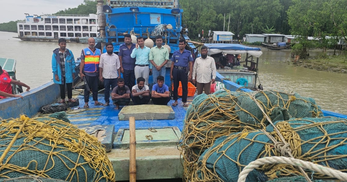 রাঙ্গাবালীতে নৌ পুলিশ-মৎস্য অফিসের যৌথ অভিযানে ট্রলিবোটসহ আটক -৩