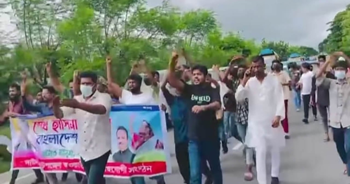 মহাসড়কে নিষিদ্ধ ছাত্রলীগের ঝটিকা মিছিল, আটক ৫