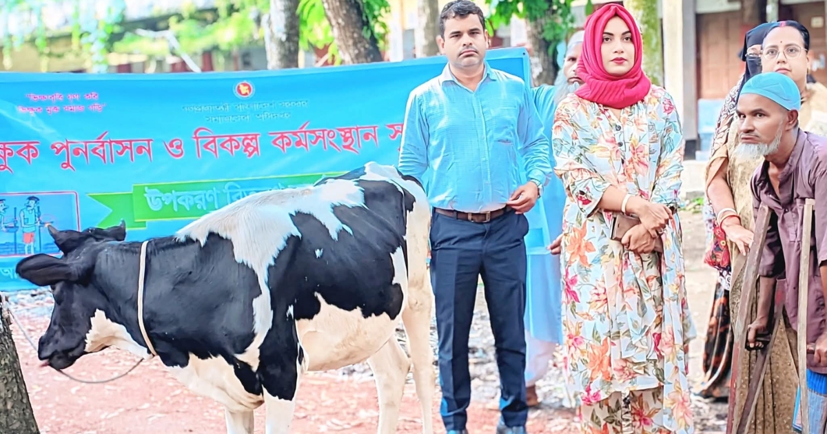 নান্দাইলে অসহায় মিরাজ আলির মুখে হাসি ফুটলো প্রশাসনের উদ্যোগে
