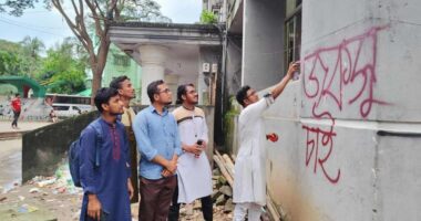 জকসু ও আবাসন বৃত্তির দাবিতে জবি শিবিরের দেয়াল লিখন কর্মসূচি