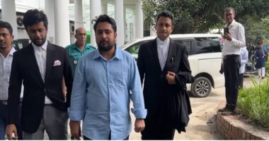 শেখ হাসিনার বিরুদ্ধে সাক্ষ্য দিতে দ্বিতীয় দিনের মতো ট্রাইব্যুনালে নাহিদ ইসলাম