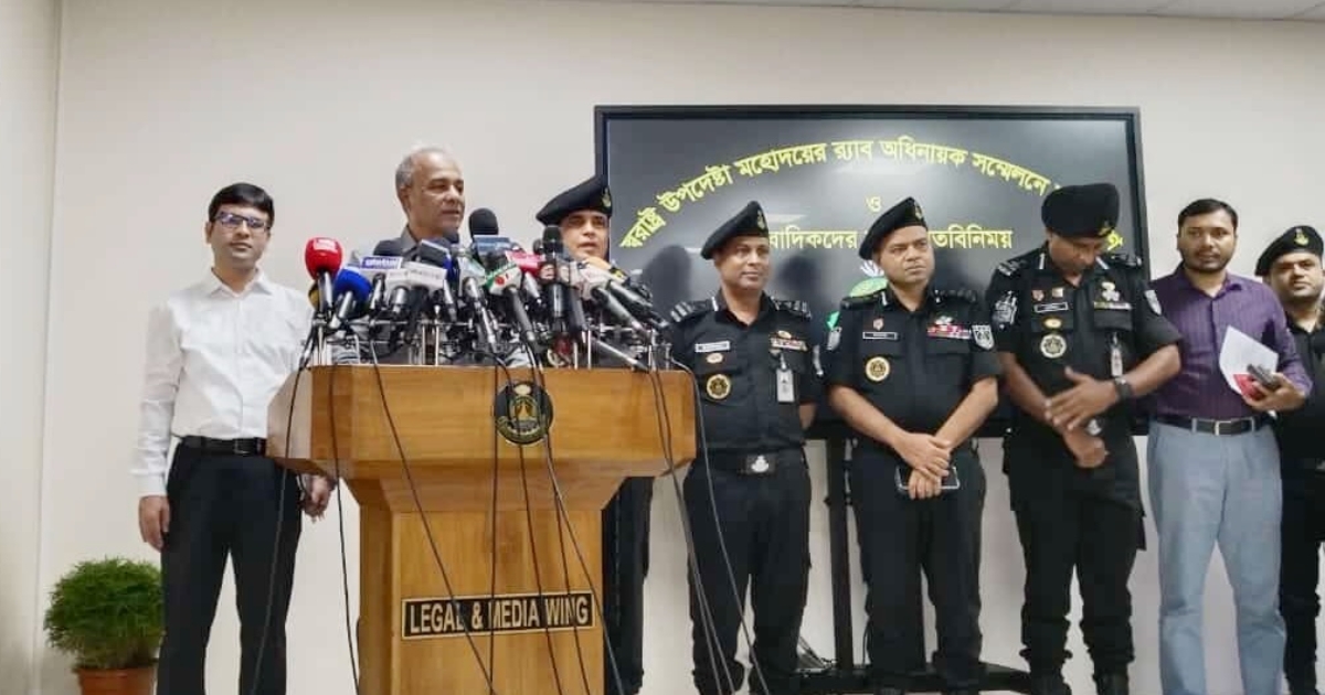 দূর্গাপূজার পরিস্থিতি নিয়ে পার্শ্ববর্তী দেশ অপপ্রচার চালাচ্ছে : স্বরাষ্ট্র উপদেষ্টা