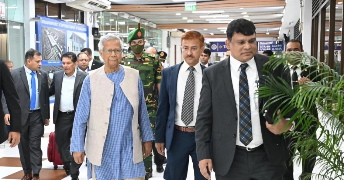 নিউইয়র্কের উদ্দেশে সফরসঙ্গীদের নিয়ে ঢাকা ছাড়লেন প্রধান উপদেষ্টা