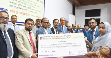 ন্যাশনাল লাইফের হাই পারফর্মার ম্যানেজার’স কনফারেন্সে ১০ কোটি টাকার বীমা দাবী পরিশোধ