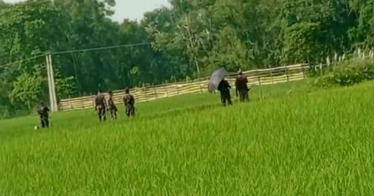 আবারও সীমান্তে বেড়া দিয়েছে বিএসএফ, বিজিবির কড়া প্রতিবাদ