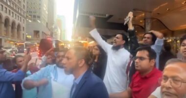 নিউইয়র্কে বিক্ষোভের মুখে পাল্টা ‘মুজিববাদ-মুর্দাবাদ’ শ্লোগানে রাজপথ কাঁপালেন আখতার