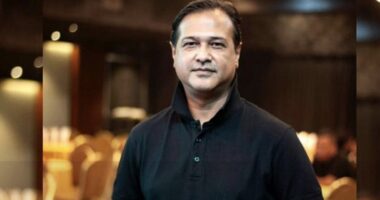 বিসিবির নির্বাচনে দাঁড়াচ্ছেন গায়ক আসিফ আকবর