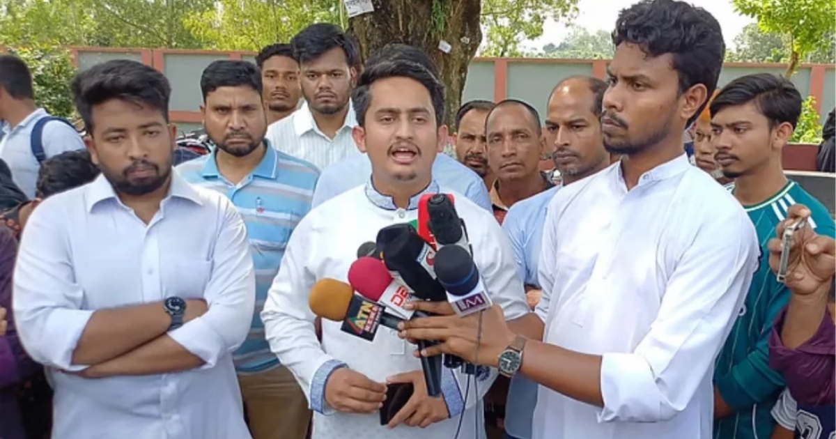 আ.লীগ জনগণের লুটের টাকা ফেরত এনে মাঝে মাঝে সন্ত্রাসী কায়দায় টোকাই মিছিল দিচ্ছে : সারজিস আলম