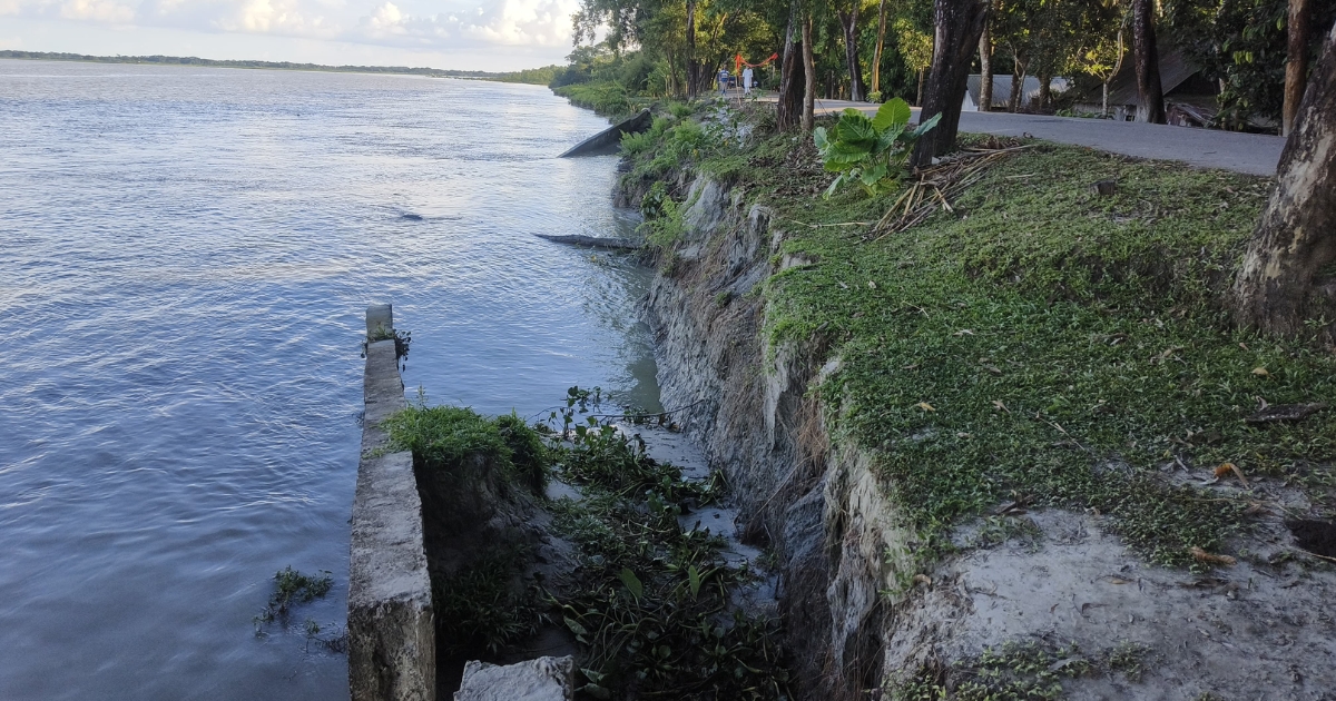 নদী ভাঙনের কবলে প্রধান সড়ক, পটুয়াখালীর সঙ্গে গলাচিপা ও রাঙ্গাবালী উপজেলার যোগাযোগ বিচ্ছিন্নের আশঙ্কা