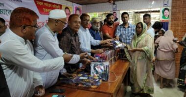 বগুড়ার শেরপুরে তারেক রহমানের পক্ষ থেকে সনাতন ধর্মালম্বীদের মাঝে বস্ত্র বিতরণ