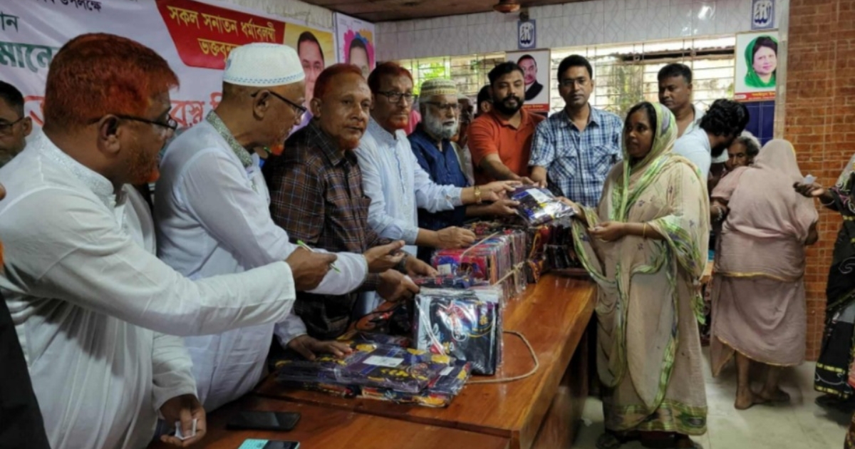 বগুড়ার শেরপুরে তারেক রহমানের পক্ষ থেকে সনাতন ধর্মালম্বীদের মাঝে বস্ত্র বিতরণ