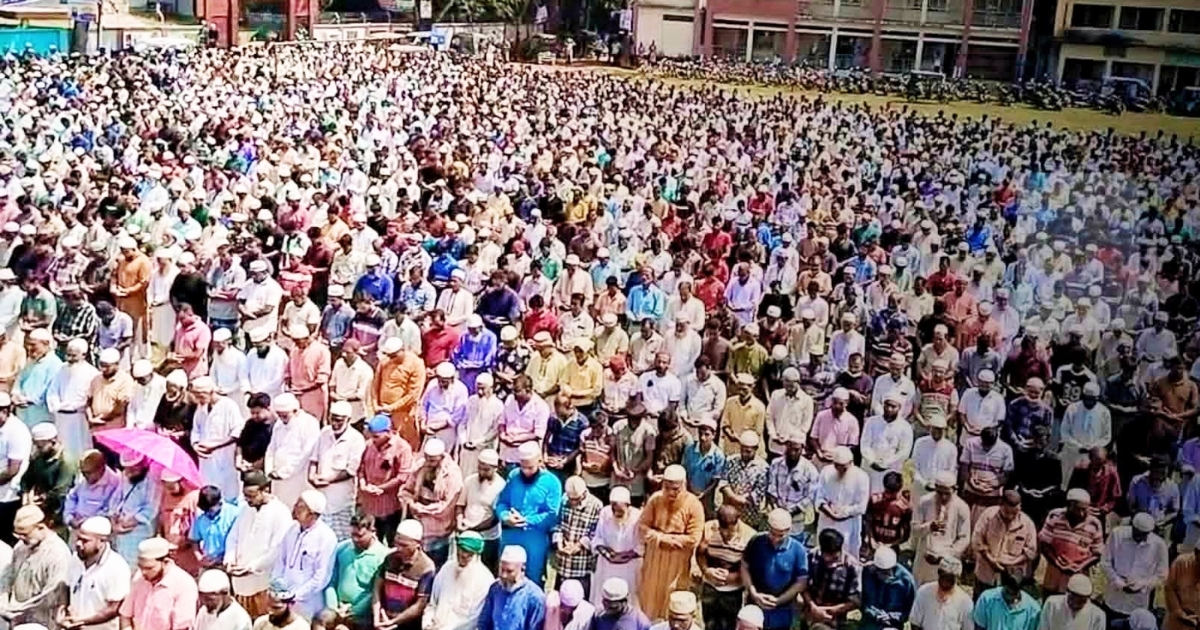 সাবেক শিল্পমন্ত্রী নূরুল মজিদ মাহমুদ হুমায়ুনের জানাজায় হাজারো মানুষের ঢল