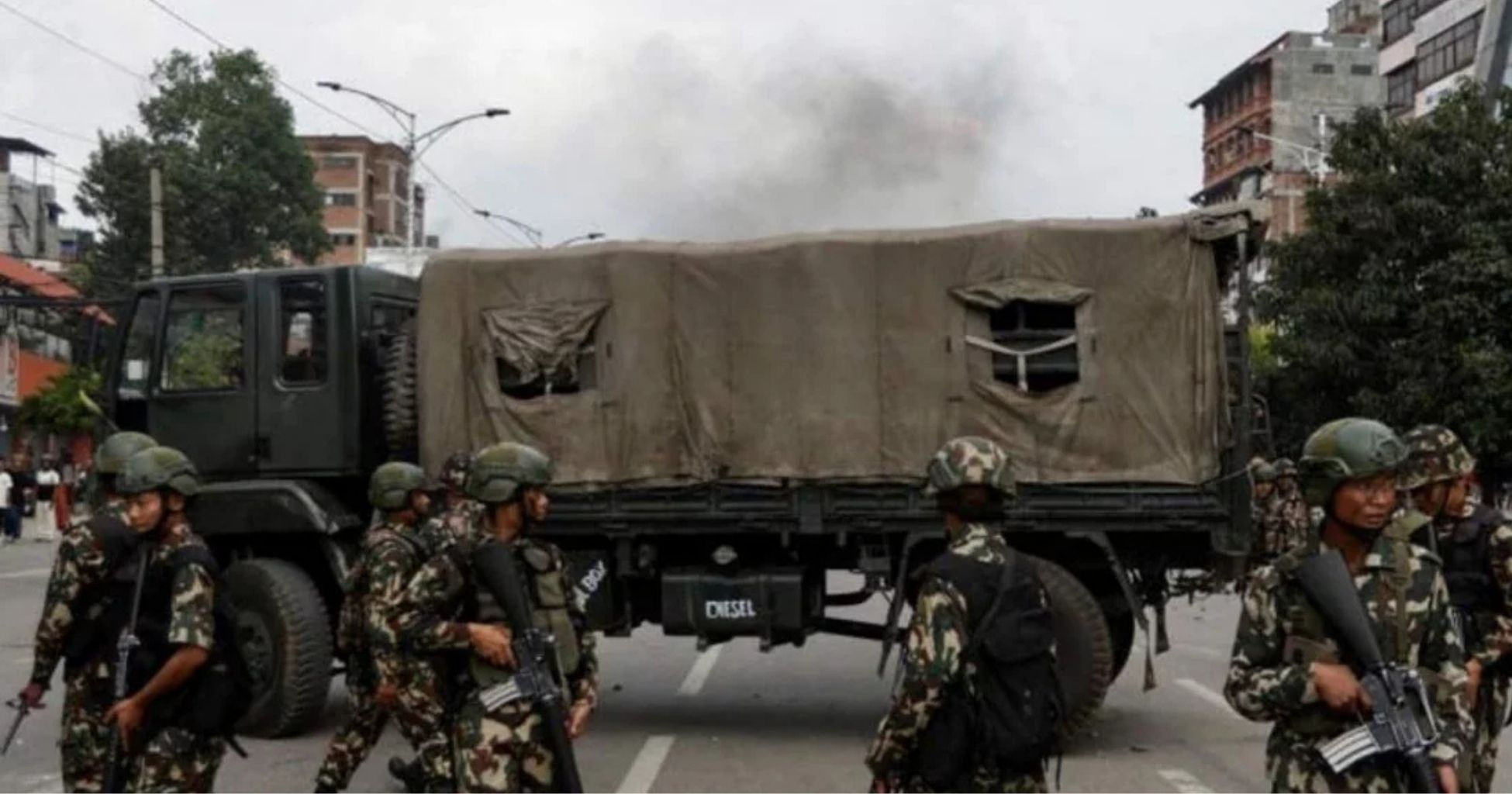 নেপালের নিরাপত্তার নিয়ন্ত্রণ নিলো সেনাবাহিনী