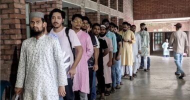 জাকসু নির্বাচনে ভোটগ্রহণ শুরু