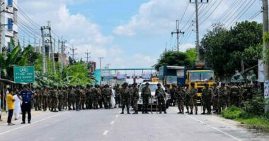 নীলফামারীর উত্তরা ইপিজেডে আইনশৃঙ্গলা বাহিনীর সাথে শ্রমিক সংর্ঘষে নিহত ১