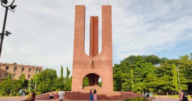 জাকসু নির্বাচন ঘিরে ৩ দিন ক্লাস পরীক্ষা বন্ধ ঘোষনা