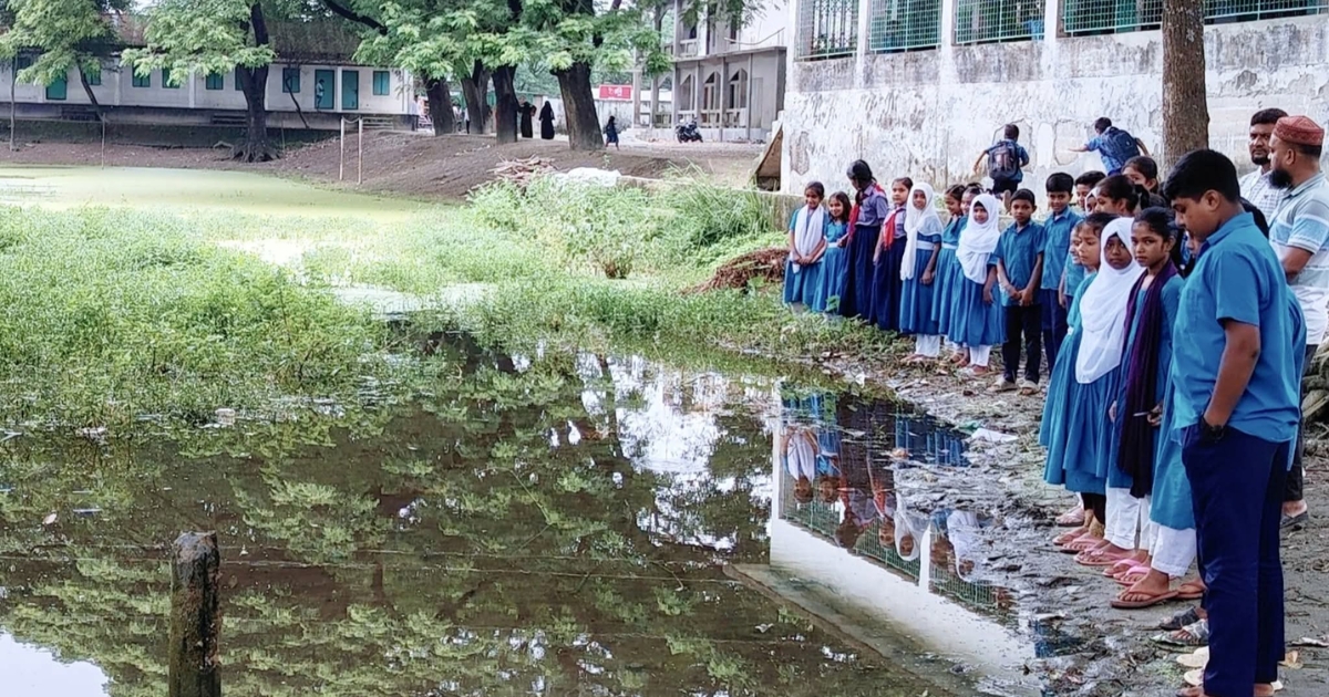 জলাবদ্ধতায় লতব্দী বিদ্যালয়ের মাঠ, ক্ষতিগ্রস্ত পাঁচ শতাধিক শিক্ষার্থী