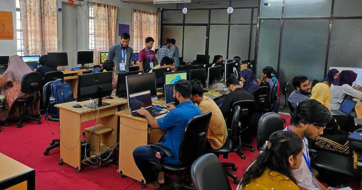 নজরুল বিশ্ববিদ্যালয়ে সফলভাবে অনুষ্ঠিত হলো TechMind Hackathon 2025