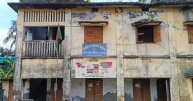 পল্লী বিদ্যুৎ কর্মচারীদের গণছুটি: ভোগান্তিতে গলাচিপার গ্রাহকরা