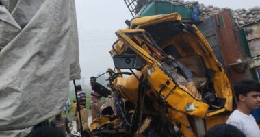 শিবগঞ্জের বগুড়া-রংপুর মহাসড়কে দাঁড়িয়ে থাকা ট্রাকে পাথরবাহী ট্রাকের ধাক্কায় চালক নিহত