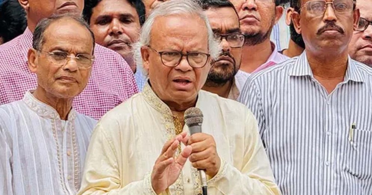 প্রশাসনে বিএনপি ব্যাকগ্রাউন্ডের থাকলেই তাকে সরিয়ে দেওয়া হচ্ছে: রিজভী