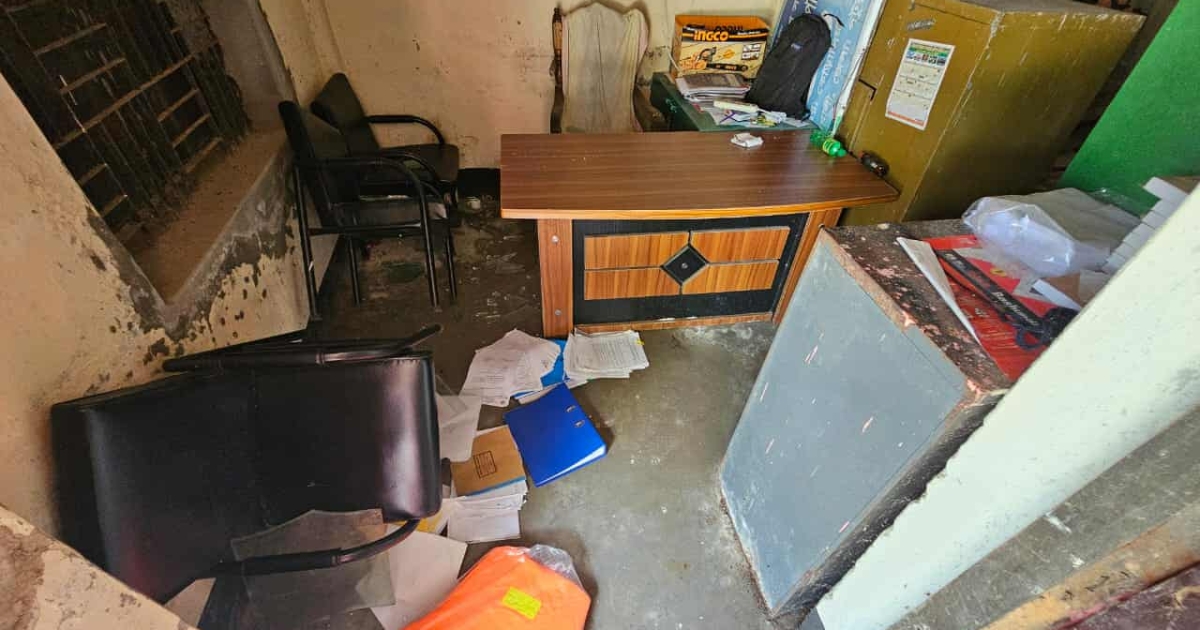 মিছিল করে ইউনিয়ন পরিষদ ভাঙচুর করল যুবদল নেতা