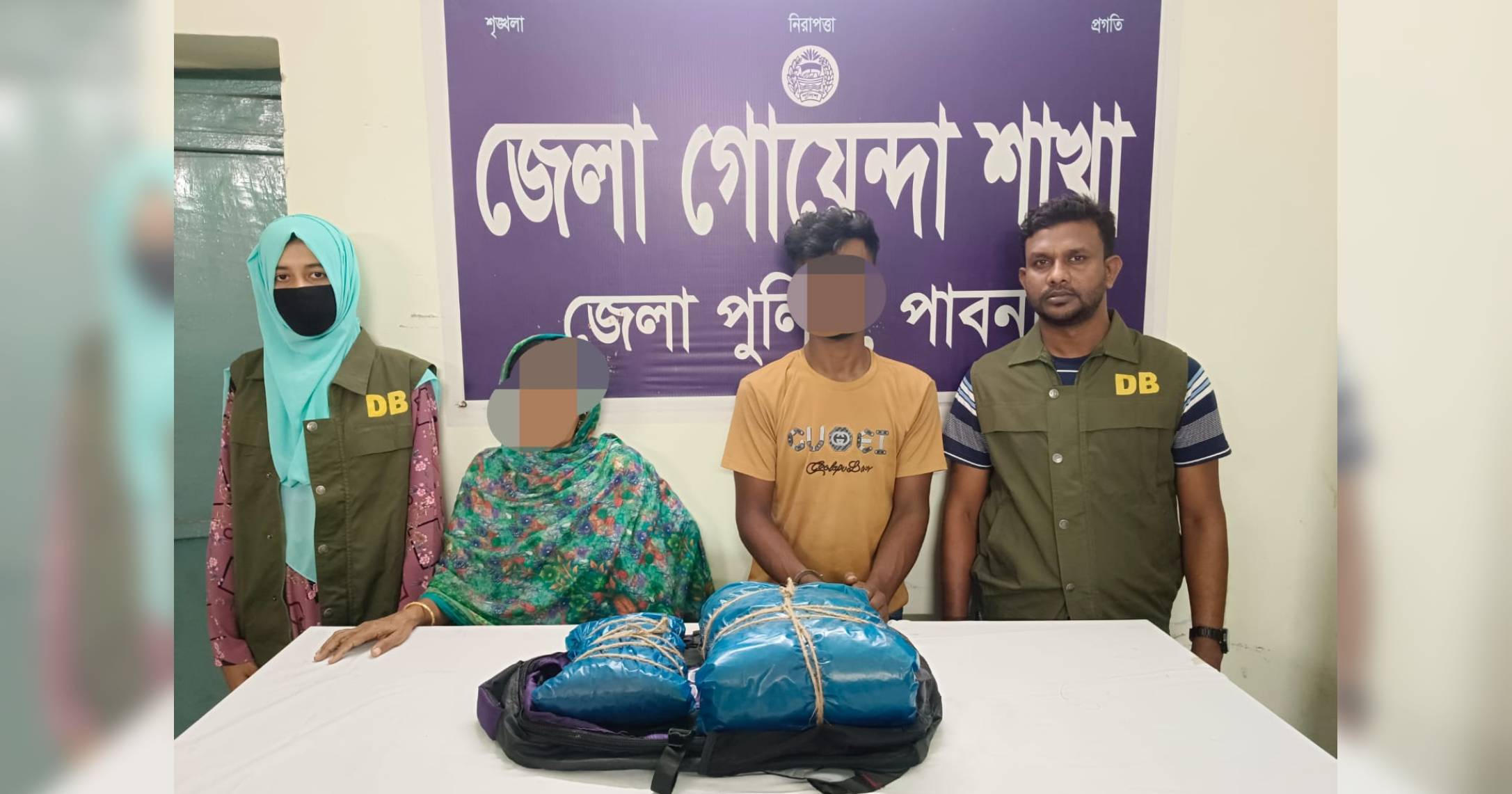 গোয়েন্দা শাখার অভিযানে পাবনায় ৪ কেজি গাঁজাসহ দুই মাদক ব্যবসায়ী গ্রেফতার