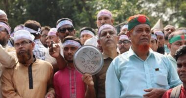 সোমবার থেকে অনশনে যাচ্ছেন শিক্ষকরা, জোরালো হচ্ছে কর্মবিরতি