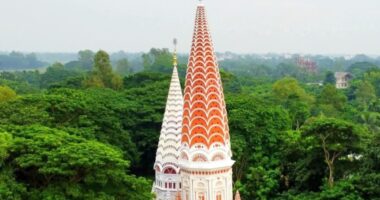 দীর্ঘ অবহেলার পর জেগে উঠেছে শতাব্দীপ্রাচীন সোনারং মঠ