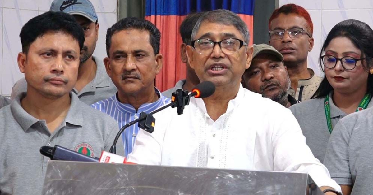 নির্বাচনকে প্রলম্বিত করতে ষড়যন্ত্রকারীরা ওতপেতে আছে : আযম খান