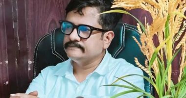 কিশোরগঞ্জ জেলা বিএনপি নেতা ফয়জুল করিম যোগ দিলেন আওয়ামী লীগে