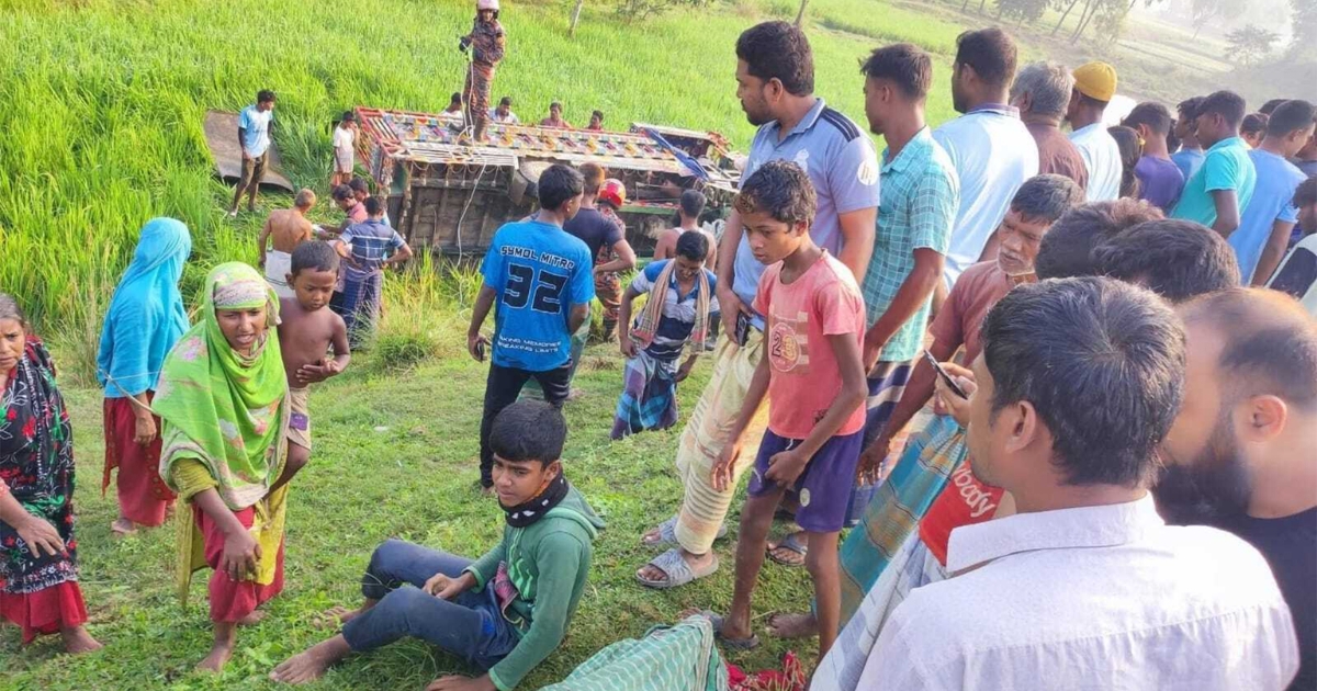 ধামইরহাটের সড়কে ঝরলো তাজা ২টি প্রাণ