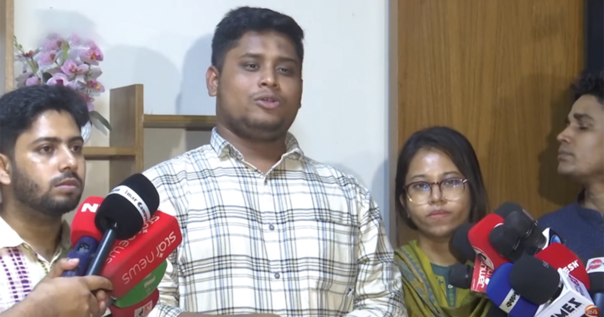 বিমান মাইলস্টোনে না পড়ে, সচিবালয়ে পড়া উচিত ছিল : হাসনাত