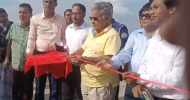 মনপুরার বিচ্ছিন্ন চরে লঞ্চঘাট পরিদর্শন ও রাস্তা উদ্বোধন করল নৌ-উপদেষ্টা
